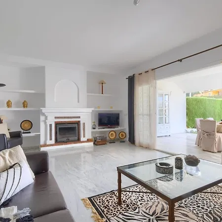 Ferienhaus Spanish Charm House On The Miraflores Golf Course *